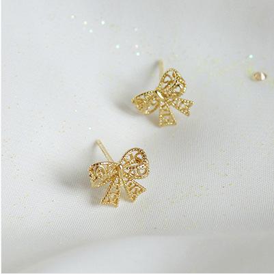 ピアス レディース ハート 花柄 蝶結び レトロ フレンチ スタイル 繊細 上品 かわいい 大人 ガーリー プレゼント アクセサリー ジュエリー 耳飾り 揺れる ゴールド 小ぶり 軽量 高見え エレガント きれいめ カジュアル デート お出かけ ギフト