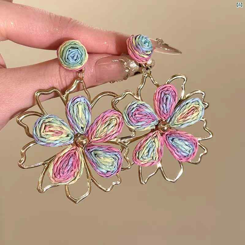 クリエイティブグローバルのピアス レディース アクセサリー 花 フラワー 編み込み 花モチーフ 軽い 軽量 スパンコール タッセル 揺れる 耳飾り ジュエリー ゴージャス 高級感 リゾート デート お出かけ 大人かわいい おしゃれ エレガント カジュアル パーティー イベント 華｜アングル2