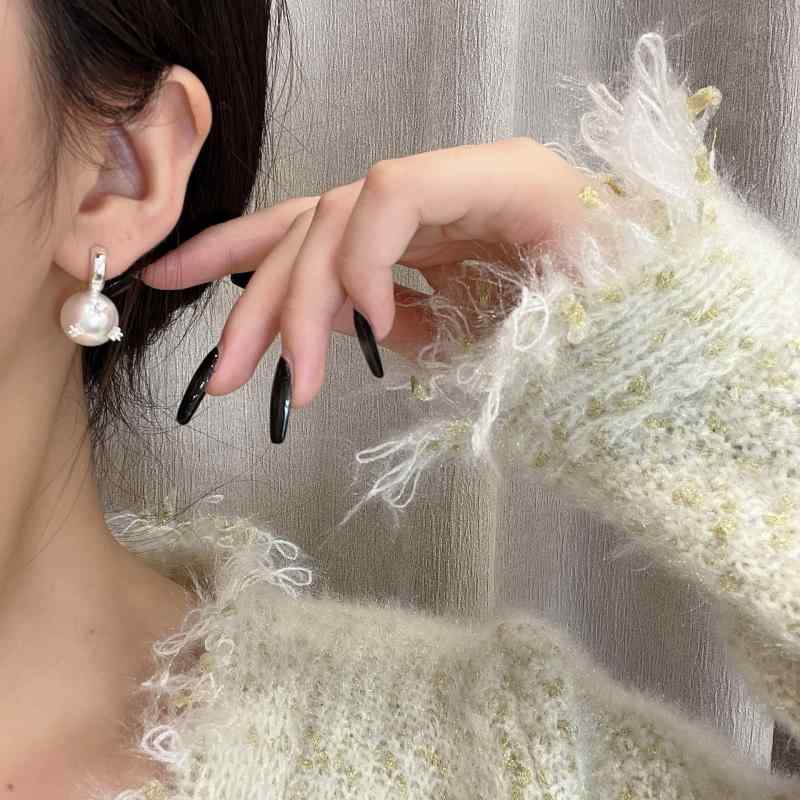 ピアス レディース 星モチーフ パール レトロ クラシック オードリーヘプバーン風 星芒 ビジュー ジルコニア エレガント 上品 高級感 揺れるタイプ シンプル かわいい 小ぶり 小さめ デイリー使い カジュアル パーティー お呼ばれ 普段使い 通勤 通