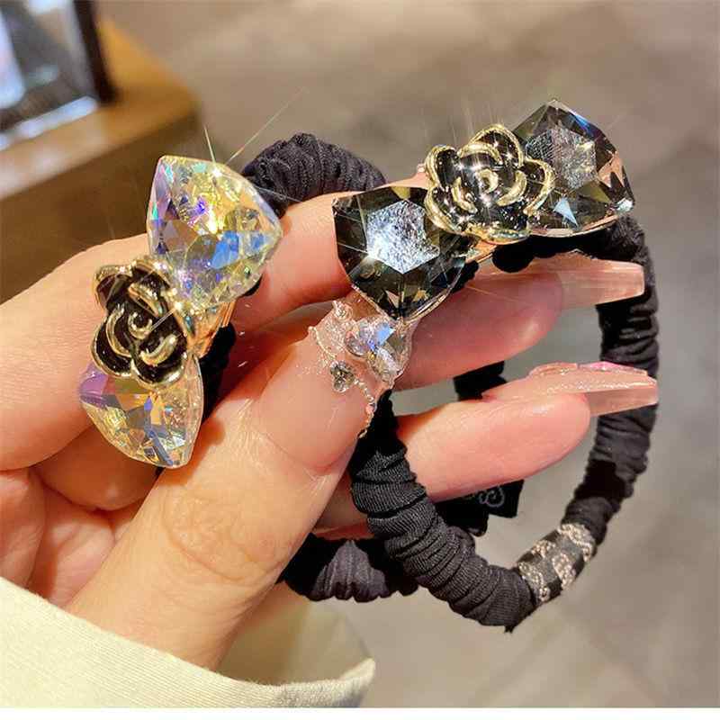 ヘアゴム レディース ヘアアクセサリー 水晶 バタフライ 蝶々 カメリア 花 フラワー ラインストーン ポニーテール お団子 ヘアアレンジ 髪飾り 髪留め 髪ゴム エレガント きれいめ 大人かわいい 上品 高級感 オシャレ おしゃれ まとめ髪 普段使い