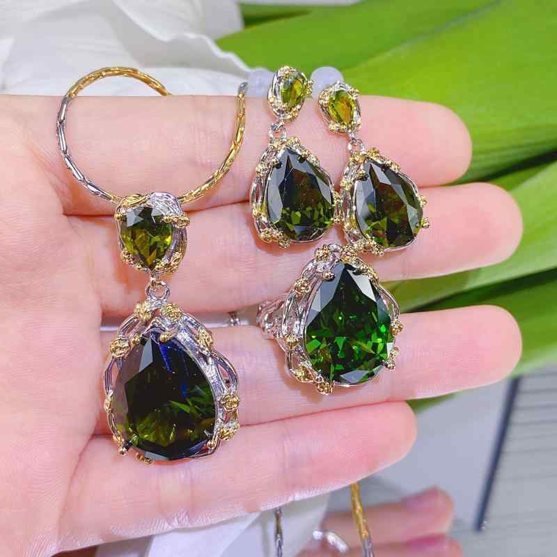 指輪 レディース セット アクセサリー 宝石風 欧風 宮廷風 オリーブグリーン 緑色 金色 水滴型 梨形 雫型 揺れる ピアス おしゃれ かわいい 高級感 エレガント パーティー 結婚式 デート プレゼント お呼ばれ 華やか ジュエリー トレンド 大人