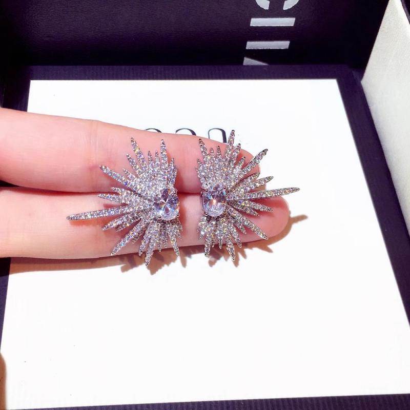 ピアス レディース アクセサリー ジュエリー 楕円形 ジルコニア 満載 豪華 高級感 エレガント おしゃれ 個性的 大人っぽい キラキラ 輝き 高見え フォーマル パーティー 結婚式 デート お呼ばれ 普段使い 上品 スタイリッシュ ミニマル モダン 華