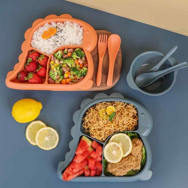 食器 キッズ ベビー 離乳食 プレート 子供用 恐竜柄 仕切り皿 頑丈 プラスチック製 割れにくい 皿 丼 カトラリーセット スプーン フォーク付き 厚手 離乳食食器 幼児用食器 介護用食器 食事用トレイ おやつ皿 ランチプレート 電子レンジ対応 お手入