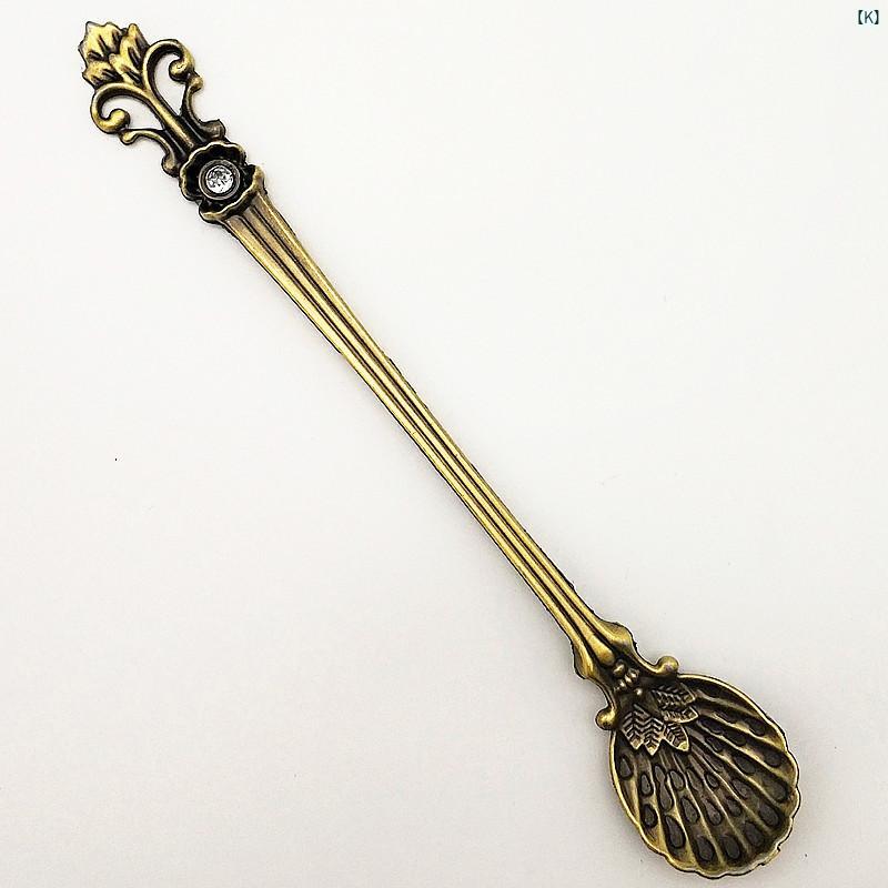 スプーン レトロ カフェ風 デザートスプーン おしゃれ 攪拌スプーン アラビア風 王冠モチーフ 立体感 高級感 キッチン雑貨 ティータイム 珈琲 紅茶 ゴールド ステンレス製 持ちやすい かわいい デザイン 雑貨 キッチン用品 調理器具 卓上小物 食卓 キの商品画像 3