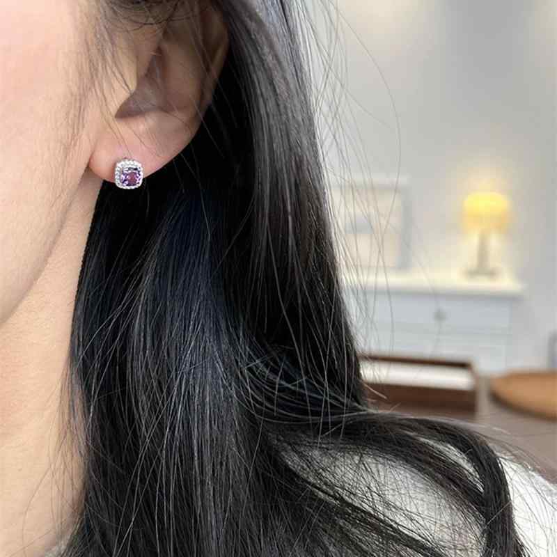 ピアス レディース アクセサリー 四角形 パープル ストーン ジルコニア 小ぶり シンプル 高級感 耳飾り 上品 大人かわいい デザイン ジュエリー おしゃれ デイリー ファッション オフィス 通勤用 ギフト プレゼント 幾何学模様 華奢 高見え きれい