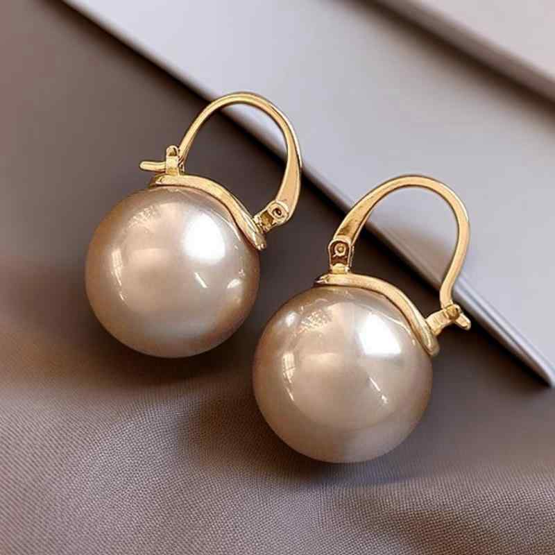 ピアス レディース アクセサリー パール レトロ感 ビンテージ風 韓流 デザイン 高級感 接触冷感 軽量 おしゃれ かわいい イヤリング 上品 耳飾り 耳輪 華やか きれいめ カジュアル フォーマル デート お呼ばれ パーティー ギフト 普段使い 通勤用