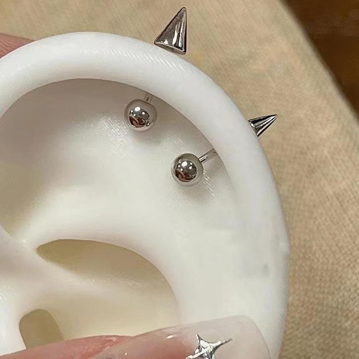 ピアス 男女兼用 ユニセックス スタッドピアス 小悪魔 悪魔 デビルモチーフ サージカルステンレス チタン鋼 金属アレルギー対応 ボール型 コーン型 軟骨ピアス ヘリックス トラガス ネジ式 キャッチレス 軸短め 軸太 シンプル スタイリッシュ カジュア