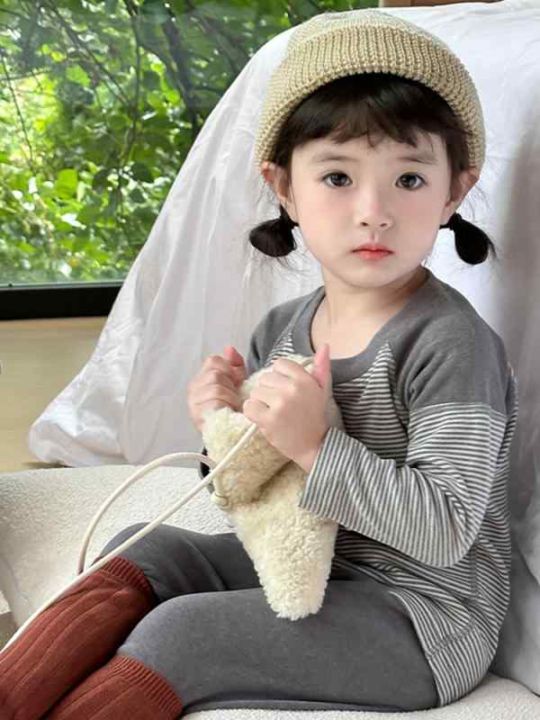 子供用 セットアップ キッズ 女の子 男の子 秋冬用 保温インナー 肌着 上下セット 部屋着 パジャマ 長袖 トップス パンツ 切り替え ストライプ柄 あったか 暖か 防寒 起毛 伸縮性 通気性 吸湿速乾 インナーウェア 体型カバー ゆったり 大きいサイ