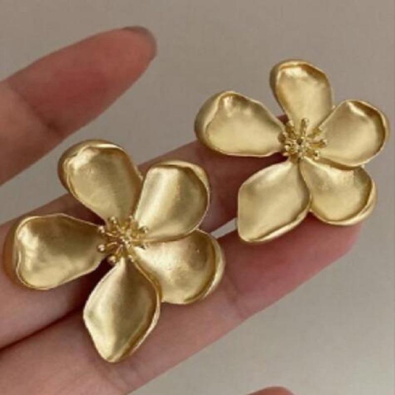 ピアス レディース 花型 合金 大ぶり フラワー 個性派 小さなこだわり デザイン 高級感 華やか 揺れる アクセサリー 耳飾り 大人かわいい エレガント 普段使い デート パーティー 結婚式 トレンド 人気 おしゃれ ギフト 贈り物 記念日 プレゼント