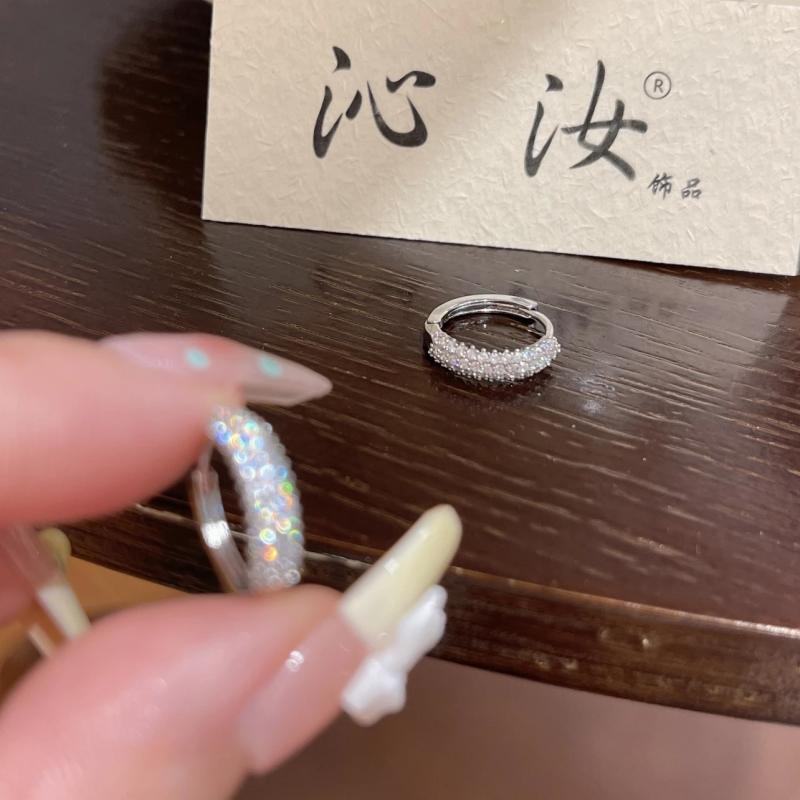 ピアス レディース イヤリング シルバー ジルコニア 丸型 フープ 小ぶり 華奢 上品 かわいい おしゃれ 大人っぽい エレガント きれいめ シンプル パーティー デイリー お呼ばれ プレゼント ギフト 贈り物 普段使い アクセサリー 耳飾り ジュエリー
