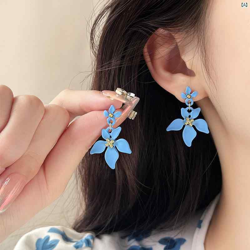 ピアス レディース ブルー 花 モチーフ 耳飾り イヤリング 揺れる 小ぶり 小さめ デザイン 華奢 上品 高級感 揺れる アクセサリー ジュエリー 耳元 耳の装飾 おしゃれ きれいめ 大人かわいい エレガント ギフト プレゼント デイリー 普段使い 結 creativeglobal01-10273465 クリエイティブグローバル サンプル画像2