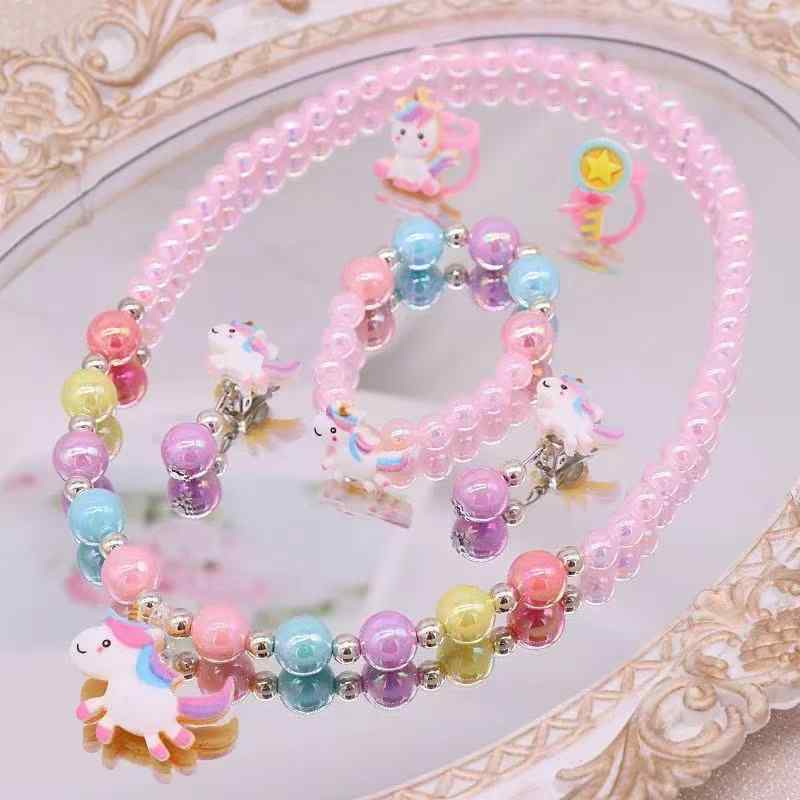 ネックレス キッズ 女の子 指輪 ブレスレット イヤリング ギフトセット ユニコーン レインボー アクセサリー 虹色 お姫様 ごっこ遊び かわいい 幼児 子供用 プラスサイズ ゆったり 着痩せ 体型カバー おしゃれ 人気 定番 おでかけ用 誕生日 クリス