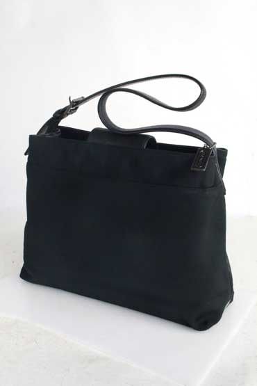 コーチ バッグ【中古】【レディース】【メンズ】COACH ツイル×レザー ショルダーバッグ 鞄 バック 本革 オールド OLD ヴィンテージ ビンテージ【古着】男性 女性【レトロ古着】アメカジ おしゃれ オシャレ 7412 冠婚葬祭 結婚式お葬式 フォーマルのサムネイル