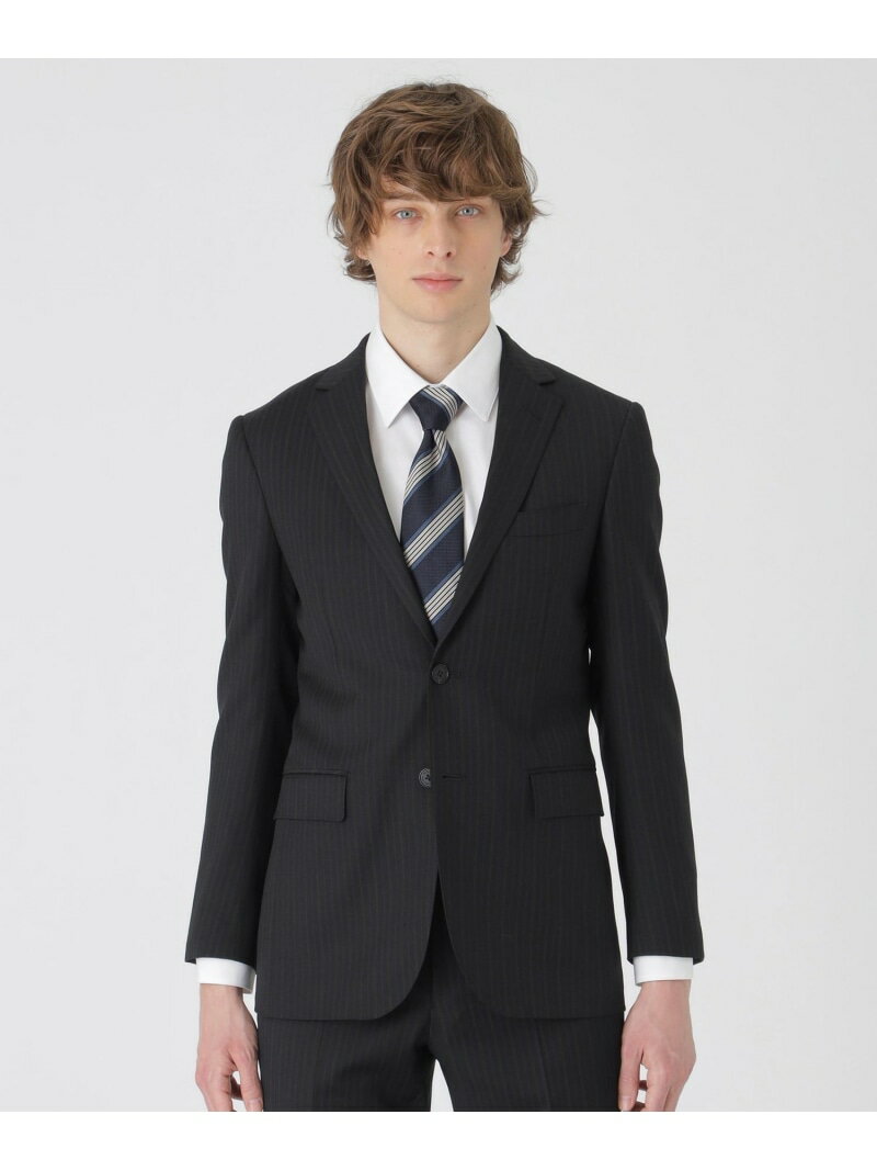 【予約商品について】 ※「先行予約販売中」「予約販売中」をご注文の際は予約商品についてをご確認ください。■重要なお知らせ※ 当店では、ギフト配送サービス及びラッピングサービスを行っておりません。ラッピング・ギフト配送について同時に複数の商品を注文された場合メーカー希望小売価格について置き配についてご利用ガイドBLUE LABEL / BLACK LABEL CRESTBRIDGE（ブルーレーベル / ブラックレーベル・クレストブリッジ）トーナルブルーシャドーブラックストライプスーツ【さりげないブルーストライプが特徴的なブラックストライプスーツ】胸からウエストにかけてシェイプした、立体的で美しいシルエットが特徴の「MODERNCOMFORTFIT」モデルのブラックストライプスーツ。肩に馴染む丸みのあるショルダーラインが、軽く快適な着用感を実現しています。本格的な切り台場仕様に加え、ロゴを刻印した天然素材の本水牛釦を使用した拘りの逸品です。アイコニックなクレストブリッジチェックを内ポケットやマーベルトに使用した、付加価値の高い1着です。日本有数の織物産地である尾州で織り上げた別注素材を使用。さりげないトーナルブルーとシャドーストライプを組み合わせた特別感のある1着です。上質な細番手の糸を使用することによる美しい光沢としなやかな風合いが特徴です。型番：51H01502R--09-36 NN1795【採寸】サイズジャケット:着丈肩幅バスト袖丈裄丈パンツ:総丈ウエストヒップ股上股下わたり幅裾幅36R69cm43cm100cm58cm79.5cm116.5cm78cm96cm22.5cm94cm31cm18cm38R71cm44cm102cm60cm82cm117cm80cm98cm23cm94cm32cm18.5cm40R73cm45cm104cm62cm84.5cm117.5cm82cm100cm23.5cm94cm33cm19cm商品のサイズについて【商品詳細】ベトナム製素材：上衣 表地 羊毛100% 裏地 キュプラ 組下 表地 羊毛100% 裏地 ポリエステルサイズ：36R、38R、40R※画面上と実物では多少色具合が異なって見える場合もございます。ご了承ください。商品のカラーについてこの商品はセール商品のため返品・交換対象外です詳細はこちら >>