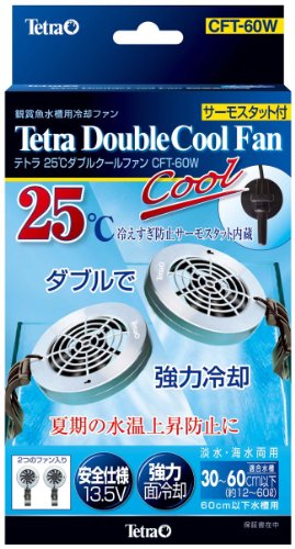 ダブルクールファン・トランスペアレント CFT-60 CFT-60W・・Size:CFT-60Style:ダブルクールファン・水温上昇防止に大活躍のクールファンシリーズ、冷えすぎ防止サーモスタット内蔵で水槽が24~25℃になると自動でOFF。・水面への強力送風で約-3%の冷却効果。・取り付け簡単なクリップ式の静音設計で動作音が静か。・外掛け式フィルターにも取り付け可能。・適合水槽:30~60cm以下(約12~60L)以下の水槽用(淡水・海水用)説明 商品紹介 ●水温上昇防止に大活躍のクールファンシリーズ。●冷えすぎ防止サーモスタット内蔵で水槽が24~25℃になると自動でOFF。●水面への強力送風で約-3%の冷却効果。●取り付け簡単なクリップ式。●静音設計で動作音が静か。●外掛け式フィルターにも取り付け可能。●適合水槽:30~60cm以下(約12~60L)以下の水槽用(淡水・海水用) 使用方法 送風面を水槽内側の水面に向けて、クリップで水槽面か外掛けフィルターに固定してください。ファンを設置する際にファン同士をあまり近づけないようにしてください。水温差が生じる場合があります。水温センサーを水中に入れて固定してください。水温センサーは砂利に埋めたりせず、必ず水槽面に固定した状態で使用してください。電源を入れ、スイッチをONにしてください。実際に水面に風が当たっていることを確認してください。その際に、風による水しぶきがファン本体にかかっていないことを確認してください。水温計で水温の確認を行い、ファンのサーモスタットが正常に機能しているか確認してください。 ご注意（免責）必ずお読みください 原材料の原産国が変更になる場合がありますのでパッケージにてご確認ください。商品パッケージは予告なく変更になる場合もございます。予めご了承ください。