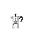 モダン・シルバー 2カップ 1168・・Size:2カップ・Bialetti(ビアレッティ)で濃厚で味わい深いエスプレッソをお楽しみください。・【イタリア100年の伝統を手元に】ビアレッティは100年以上コーヒー関連器具を作り続けてきたイタリアの老舗ブランドです。アイコンともいえる「モカエキスプレス」は1933年の発売以降、世界中のコーヒーファンに愛されるエスプレッソメーカーです。・【 ビアレッティ正規品 】が『出荷元』および『販売元』と表示されるビアレッティ製品は、ビアレッティの日本法人であるビアレッティジャパン株式会社による正規品ですので安心してお買い求めください。・【初心者にも熟練者にも】水とコーヒー粉を適量入れた後、直火などの熱源にかけ、数分で完成します。毎日を忙しく過ごされる方や、「面倒は省きたいがおいしいものが良い」そんな方にエスプレッソの名の通り、早く完成しますのでおススメです。・【キャンプで最高の一杯を】コンパクトでタフなつくりは持ち運びに最適。使用後、水ですすいで洗い流すだけでOKです。野外で飲む濃いめの味わい深いコーヒ●イタリア100年の伝統。 ●1919年から今日に渡り、100年以上も調理器具を作り続けてきたビアレッティはイタリアの老舗ブランドです。 ●定番ともいえる直火式エスプレッソメーカー「モカエキスプレス」は、伝統的な美しいフォルムをそのままに、人間工学に基づいた新しいハンドルを採用するなど、今でも細部へのこだわりと進化を続けています。 ●ビアレッティのアイコンともいえる「モカエキスプレス」 ●1933年に発売されてからほとんど形を変えず、世界中で愛されています。 ●形が変わらないのは変える必要がないから。おいししエスプレッソを入れる道具として完成された形です。 ●モカエキスプレスで簡単にエスプレッソを淹れることができます。 ●出来立てのエスプレッソにミルクを入れて本格的なカフェラテやカプチーノに。お湯で割れば好みの濃さのアメリカンにもなります。 ●アレンジができるのもモカエキスプレスならではの特徴です。 ●お好きな時間、お好きな場所でエスプレッソをお楽しみいただけます。 ●タンク適正容量:約100ml ●抽出量:約80ml ご使用状況によって抽出の量が異なりますので上記はあくまで目安となります。 発送元・販売者がになっている商品が日本における商品です。商品には日本語のみの取扱説明書が同梱されております。商品以外はアフターサービスが受けられない可能性が御座いますのでご注意ください。