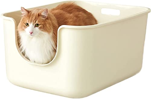 猫トイレ・アイボリー XL Plus 4573151208305・・Size:XL PlusColor:アイボリー・大型猫でもゆったり使用できる特大サイズ。砂の飛び散りやマーキング(スプレー)をしっかりブロックしてくれます。・底面のリブで耐久性UP。底面にリブが張り巡らされており、重い猫砂を入れても底面がへたりません。安心の抗菌素材。抗菌プラスチック製で、細菌の繁殖を抑えます。・継ぎ目がないのでお手入れしやすいシンプルな形。洗いも楽にできるので「トイレはこまめにお掃除したい」という方に特におすすめです。どんなインテリアにも合わせやすいシックな佇まいです。・XL Plusサイズ(約)：幅55×奥73×高37cm【入り口までの高さ】16cm ●重量(約)：2.9kg ●材質：ポリプロピレン ●生産国：韓国（企画・デザイン/韓国） ●メーカー：WALKBRAIN株式会社