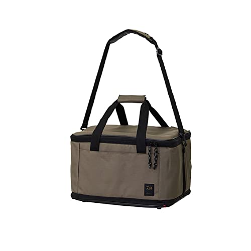 2600(26?)・モカ 2600 03303024・・Color:モカStyle:2600(26?)・7層断熱構造を採用して保冷力を強化（断熱部は従来ソフトクールは発泡ポリエチレンのみ、EXは発泡ポリエチレン+発泡ウレタン）。 用途に合わせて選べる4サイズ、各3色展開。・地熱をカットする30mm厚底断熱材採用で高保冷を実現（壁面の断熱材厚さは20mm）。 600mlペットボトル縦置き収納可能（4500：34本、2600：24本、1500：14本、800：6本）。 2Lペットボトル収納可能（4500：12本、2600：8本、1500：6本）。 買い物カゴやマルチバスケット（別売）をそのまま収納可能（4500、2600）。・高保冷力・コンパクト収納を実現する「Zシステム」搭載／内部底面と側面の勘合部から冷気漏れを防止する「Zタブ」。 内容物を上下から効率よく冷やす「Z冷却」。 断熱材が厚くても折り畳みを可能にした「Z折り」。・氷や魚をそのまま収納できるPVCインナー。ワンタッチで装着でき丸洗い可能。 滑りにくく荷重を分散するショルダーパッド。取り外し可能。 ハンドルにソフトクールが更なる進化。ハイブリット断熱構造を採用して折り畳み性能はそのままで高保冷化を実現。