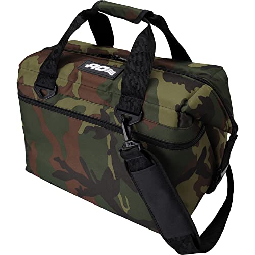 ・ウッドランドカモ 23L AO24CAMO・・Color:ウッドランドカモ・サイズ: 幅43×高さ30×奥行25cm・重量 : 1 225g・容量 : 23L・材質 : ナイロン、ポリエチレン、ポリエステル、熱可塑性ポリウレタン 、ポリウレタン・5年：の対応には付属の書が必要となります。アメリカ発、アウトドアユーザーに選ばれる高性能クーラーバッグブランド『AO Coolers』が日本上陸。 ●キャンバスシリーズはAO Coolersで人気の定番シリーズ。素材はウォーターベッドや地面に設置するプールなどにも使われている素材と同じ高品質なTPUライナーを採用。 内部の断熱材は厚み1.9cm、高密度の独立気泡フォームを使用しています。この素材の組み合わせにより、サイズによっては氷なら外気温49℃の中で約24時間維持できる程、驚異の保冷力を発揮します。 シンプルなデザインからアウトドアのみならず様々なシーンでご利用頂けるソフトクーラーです。 ●「AO Coolers」が選ばれるポイント 1.常識を超える保冷力:厚みのある断熱材だから実現できるハードクーラーにも負けない保冷力は、あなたの常識を超えること間違いないでしょう。 2.軽量:約1kg~2kg未満のその軽さは、アウトドアや釣り、スポーツやちょっとした買い物など、あらゆるシーンで使用可能です。 ●参考データ/ペットボトル収納可能数 キャンバスソフトクーラー 6パック:350ml×6缶+0.9kgの氷 キャンバスソフトクーラー 12パック:350ml×12缶+2.2kgの氷 キャンバスソフトクーラー 24パック:350ml×24缶+6.3kgの氷 キャンバスソフトクーラー36パック:350ml缶×36本+6.3kg キャンバスソフトクーラー 48パック:350ml×48缶+11.3kg ●安心の5年間 インナーには環境問題に対応しリサイクル性にも優れた、人にやさしいTPU樹脂素材を使用。保護力、耐久性にも兼ね備えています。 材質・製造が原因で起きる水漏れが認められた場合において同一商品と交換させていただきます。同一商品の販売が終了している場合は、同等商品と交換さsていただきます。 日本国内の店から直接購入された製品で、書及び購入を証明できるレシート等をお持ちの方に限ります。