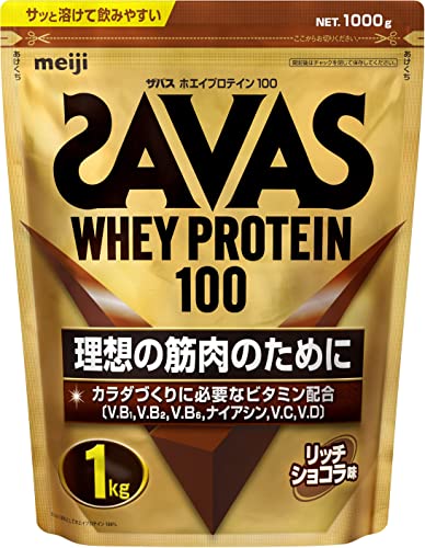 ・ 【】1kg 2631432・理想の筋肉のために 溶けやすさを追求した、おいしく飲みやすいプロテイン・パッケージ重量: 0.2 kg・商品モデル番号: 2631432・サイズ: 1キログラム x 1袋説明 商品紹介 【商品特長】 ・たんぱく原料として、吸収の良い「ホエイプロテイン」を使用しています。トレーニング直後などのプロテイン摂取ポイントに合わせてたんぱく質を補給できるので、理想的なカラダづくりをサポートします。 ・カラダづくりに欠かせない「ビタミンB群・ビタミンD」、体調維持に欠かせない「ビタミンC」を配合しています。「ザバスホエイプロテイン100」は明治が実施したアスリートの食事調査に基づき、アスリートのカラダづくりに必要とされるビタミンを独自に設計して配合しています。 ・明治独自の造粒方法や配合で、プロテインの溶けやすさを追求しています。溶けやすいのでシェイカーだけでなく、グラスやコップでも簡単に溶かせておいしくお飲みいただけます。 ・「ザバスホエイプロテイン100」はアンチドーピング認証「インフォームドチョイス」を取得してます。「インフォームドチョイス」は、英国LGC社が運営する国際的なアンチドーピング認証です。・ココアパウダーを3倍配合(対ココア味)することで水でもしっかりとしたおいしさを実現。 ・商品につきまして問題がございましたら、お手数ですが下記までご連絡いただきますようお願いいたします。「株式会社 明治 お客様相談センター」 フリーダイヤル: 0120-858-660　受付時間:9:00~17:00(土日祝日、年末年始除く) 【使用方法】 水または牛乳250mlに付属のスプーン4杯(約28g)を溶かす。 スプーン一杯の目安はすりきりです。 水または牛乳に溶かした後は速やかにお飲みください。 溶かす飲み物の量は、お好みに応じて調整してください。 ・量が多いと思われる方に:水または牛乳200mlに付属のスプーン3杯(約21g)を溶かす。 プロテインの摂取には個人差があります。初めての方や量が多いと思われる方は、少量ずつご試飲ください。 原材料・成分 1食(28g)当たり:エネルギー111kcal たんぱく質19.5g 脂質2.0g 炭水化物3.7g 食塩相当量0.31-0.76g ナイアシン当量3.6-15.1mg ビタミンB10.67mg ビタミンB20.76mg ビタミンB60.56mg ビタミンC43mg ビタミンD12.1μg 安全警告 使用上の注意 ・お湯又はおたたかい牛乳をシェイカーに入れてシェイクしないでください。水蒸気や内容液が噴き出し、やけどの原因になります。 ・この容器はシェイカーではありませんので。液体を入れてシェイクしないでください。 ・体質や健康状態によって身体に合わないことがあります。その場合は、摂取を中止し、医師や専門家にご相談ください。 ・開封後はホコリや髪の毛が入らないようキャップをしっかりと閉め、直射日光や高温多湿の場所を避けて保管し、なるべく早めにお召し上がりください。 ・濡れたスプーンを容器の中に入れてないでください。 ・製品中に色の濃い粒が見えることがあります。これは原材料の一部で品質には問題ありません。