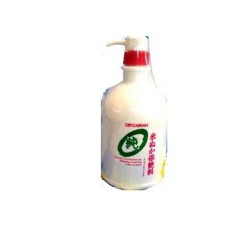 ・クリア ・健康な髪の源、健康な頭皮作りのために。説明 商品紹介 ・オリザブラン（天然米ぬか保湿成分）配合。 ・天然繊維由来成分（加水分解シルク）が髪の一本一本にしなやかさを与えます。 ・頭皮と髪にやさしく毎日お使いいただけます。 ・エレガントなフローラル系の香り。 原材料・成分 水、DPG、セタノール、ステアルトリモニウムクロリド、BG、ホホバ種子油、月見草油、脂肪酸(C10-30) (コレステロール/ラノステロール)エステルズ、ポリバーフルオロメチルイソプロピルエーテル、コメヌカエキス、加水分解シルク、ローヤルゼリーエキス、センブリエキス、ドクダミエキス、カワラヨモギ花エキス、オリザノール、ナイアシンアミド、ステアラルコニウムクロリド、グリチルリチン酸2K、ピリドキシンHCl、トコフェロール、パルミチン酸イソプロピル、ベヘネス-5、グリセリン、ミリスチン酸ポリグリセリル-10、トリデセス-4カルボン酸Na、ジフェニルシロキシフェニルトリメチコン、セスキオレイン酸ソルビタン、ジメチルPABAエチルヘキシル、エタノール、香料、イソプロパノール、メチルパラベン、エチルパラベン、プロピルパラベン 使用方法 シャンプー後、適量を髪と頭皮全体によくなじませます。その後、軽くすすいでください。 安全警告 ●お肌に合わないときは、ご使用をおやめください。 傷やはれもの、しっしん等、異常のある部位にはお使いにならないでください。 ●化粧品がお肌に合わないとき即ち次のような場合には使用を中止して下さい。 そのまま化粧品類の使用を続けますと、症状を悪化させることがありますので、皮膚科専門医等にご相談されることをおすすめします。 (1)使用中、赤味、はれ、かゆみ、刺激等の異常があらわれた場合。 (2)使用したお肌に直射日光が当たって上記のような異常があらわれた場合。 ●目に入った場合はこすらずにすぐに水またはぬま湯で洗い流してください。 目に異物感が残る場合は眼科医にご相談ください。 ●極端に高温または低温の場所、直射日光のあたる場所、乳幼児の手の届く場所には保管しないでください。