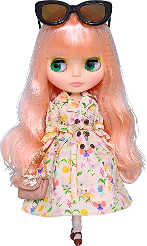 アーバンフェアリーエリー・マルチカラー 1個 (x 1) ・・Style:アーバンフェアリーエリー・BLYTHE and HASBRO and all related trademarks and logos are trademarks of Hasbro Inc. (C) 2023 Hasbro.　Licensed by Hasbro. Photography by Cross World Connections.・全高：約300mm・掲載の写真は実際の商品とは多少異なる場合があります。・素材：(本体)ABS、PVC、PP、PVDC他・素材：(ドレス一式)ポリエステル・綿・ナイロン・亜鉛合金・PU・鉄・銅・PS・PP説明 商品紹介 Story 妖精に触れられた瞬間ってどんな感じかわかる？ それは街の中やお家の中、どこにいても起ることがあるの。 甘いハチミツと咲いたばかりのお花の香りに包まれるような感覚。 そんな感じがしたら、近くに妖精がいるってことなのよ。 『アーバンフェアリーエリー』は、エレガントなファッションがお似合いです。 深みのあるグリーンのシフォン生地を使用して、肩、ウエスト、スカートの裾にフリルをつけたワンピースに、 お花と妖精のイラストのプリントが映えるピンクベージュのトレンチコートをコーディネートしています。 ファッション小物は、クールなイメージのブラックのサングラス、お花のチャームのピアス、 ショルダーの長さを変えて2Wayに使用できるお花モチーフをアクセントにしたフラップバッグをセレクト 足元は、シフォンのソックスに、ダークブラウンのストラップシューズを履いています。 フェイスタイプはラディエンスエボリューションで、フェイスカラーはフェアです。 ヘアカラーはライトピンクで、ヘアスタイルは前髪のあるパーマのかかったロングスタイルです。 アイシャドウはイエローグリーン、チークはピンク、リップはぷっくりしたマスクのピンクです。 アイカラーは、すべてデフォルトカラーです。 【フェイスタイプ】ラディエンスエボリューション　 【フェイスカラー】フェア 【メイク】アイシャドウ：イエローグリーン、リップ：ライトピンク（ぷっくりマスク）、チーク：ピンク 【アイカラー】ピンク（正面）、ブルー（右）、オレンジ（正面）、グリーン（左） 【まぶた】デフォルト 【まつ毛】デフォルト 【ヘアカラー】ライトピンク 【ピアス】あり 【マニキュア】ピンク 【セット内容】ドール、ピアス、サングラス、ワンピース、コート、バッグ、ショーツ、ソックス、シューズ、スタンド 本製品は対象年齢が15歳以上となります。 仕様は製品とは異なる場合がございます。 安全警告 小さな部品があります。誤飲、窒息などの危険がありますので、対象年齢未満のお子様には絶対に与えないでください。