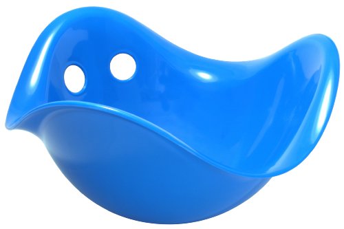 ・ブルー 本体サイズ:W40×D40×H22cm BLB003・・Color:ブルー・スイス生まれの” bilibo (ビリボ) ”は、チューリッヒ小児科大学の専門家とスイス人デザイナーによって開発された幼児・児童向けの新感覚遊具です。・ビリボの遊び方は「自由」です。不思議な形が子ども達の想像力をかきたて無限のアイデアを引き出します。・頭に被ったり、座ったり、くるくる回ってみたり… 体を動かす遊びからごっこ遊び、砂場や水遊びなど幅広いシーンでも使用できます。・耐荷重は80Kgなので、大人も一緒に遊べます。・持ち運びできる専用バッグ付き。説明 商品紹介 驚きがいっぱい 遊び方は無限大 子供達の創造力をかきたてる画期的なおもちゃビリボ ビリボの遊び方は決まっていません。イスにしても、乗っても、水に入れても、おもちゃを入れても、電車のトンネルにしても・・・子供達のアイデア次第で遊び方は無限に広がります。 室内はもちろん、砂場や水辺、雪の中などのアウトドアやインドアなどでいつでもどこでも遊べます。 数多くのデザイン賞を受賞し、サンフランシスコ現代美術館では永久所蔵品となっています。 ヨーロッパでは、保育園や幼稚園などでは遊具として、小学校では体育の授業教材として採用されている玩具です。 世界3カ国以上で愛されています。 持ち運びに便利な専用バッグ付き。 (より) 安全警告 CEマーク