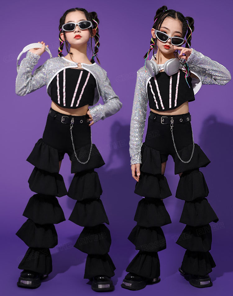 ★クーポン利用可！k-pop 衣装 シルバー キラキラ スパンコール キッズダンス衣装 セットアップ ヒップホップ チアガール キッズ へそ出し トップス 女の子 ベスト 長パンツ カッコイイ k-pop 衣装 アイドル 衣装 舞台服 演出服 k-pop 韓国 Jazz hiphop 発表会 ダンスウェア 3