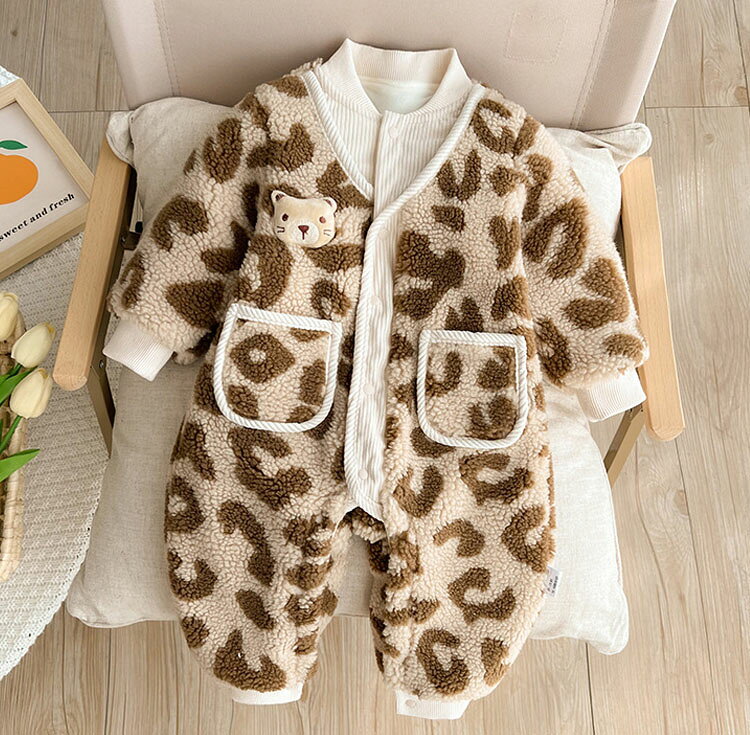 ロンパース ベビー服 新生児 赤ちゃん 0歳 1歳 ゼブラ柄 防寒 パジャマ 前開き ベージュ 茶色 冬 秋 可愛い 厚手 あったか 男の子 女の子 両面ボア モコモコ 長袖 寝袋 軽い 乳幼児 出産 百日祝い 年賀状 カバーオール クマ柄 贈り物付き プレゼント ギフト