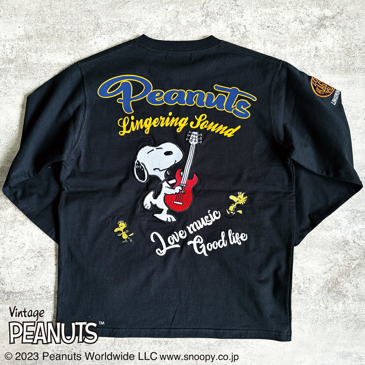 スヌーピー SNOOPY ギター 長袖Tシャツ クルーネック peanuts バックプリント 刺繍(ブラック黒) 433046