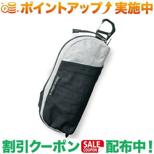 EXPは「BUILT TO EXPLORE」をコンセプトとしたフラッグシップシリーズです。過酷な環境でも安心して使えるように、素材や仕様を徹底的にこだわりました。SNAP EXPはメイン素材にALUULA Graflyte(R)を採用し、過酷な環境でも安心して使える仕様に仕上げました。ALUULA Graflyte(R)カナダのALUULA社が開発した新素材。PE ベースのテクニカルフィルムとUHMW-PE（超高分子量ポリエチレン）の織物を、接着剤なしで融合させるプロセスが大きな特徴です。超軽量で優れた強度、並外れた引き裂き抵抗、極度の耐摩耗性、UV 抵抗性、水・ガス不透過性を併せ持つハイパフォーマンスな生地なので、タフな冒険にも最適です。サイズ：195×80×45mm容量：0.5L重量：68.5g主素材：ALUULA Graflyte(R)出品商品の在庫について当店ならびに仕入先に在庫のある商品を出品しています。当店に在庫が無かった場合、メーカーお取寄せ後の発送になる場合がございます。多店舗販売、入荷数が少ない商品、ご注文をいただいた後に仕入先に手配する商品もございますのでご注文をいただいても、納期遅延や在庫を切らしている場合がございます。その際はメールにてご連絡させていただきます。品切れの際はご容赦下さいませ。