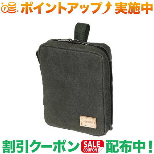 衛生用品、小物の収納に便利な防水帆布ケース●収納物が出し入れしやすい180度に開くラウンド型のファスナー。●内装にはカイロやエマージェンシーシートが入るメッシュの　オープンポケット、LEDライトやポイズンリムーバーなどの小物も　しっかり挟んで固定できる間隔が25mmと50mmのゴムテープ。●サイドにカラビナを装着可能なループ付き。●背面にはオープンポケット付き●ホック付きテープを使い、腰への取り付けやチェアに吊るすことが可能。[サイズ]幅15×高さ18cm×奥行き5cm、　　　　内装ゴムテープ長さ:大(9cm×2) 小(4.5cm×2)、　　　　内ポケット:幅14.5×高さ13cm、　　　　取外しポーチ:幅15.5×高さ14.5cm、　　　　背面ポケット:幅15×高さ12cm、　　　　背面ホック付テープ:16cm、　　　　側面ループ:全長6cm[材質]本体:コットン(パラフィン加工)、　　　テープ:ポリエステル、メッシュ:ポリエステル、ネーム:革出品商品の在庫について当店ならびに仕入先に在庫のある商品を出品しています。当店に在庫が無かった場合、メーカーお取寄せ後の発送になる場合がございます。多店舗販売、入荷数が少ない商品、ご注文をいただいた後に仕入先に手配する商品もございますのでご注文をいただいても、納期遅延や在庫を切らしている場合がございます。その際はメールにてご連絡させていただきます。品切れの際はご容赦下さいませ。