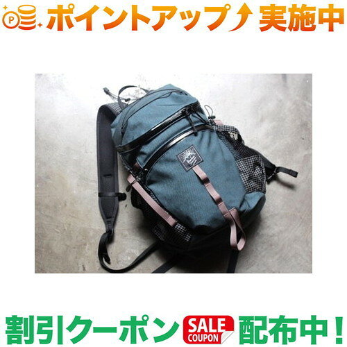 デイハイクやデイリーでも使いやすいキャパシティ約18L 350gの軽量小型バックパック裏山や低山のデイハイクにジャストなサイズ感、使い勝手の良いファスナー開閉式のメインコンパートメントとアウトポケット、ボトルを取り出ししやすいメッシュ素材のサイドポケットRLMWの定番素材1000デニールのタフなナイロンを使用、コロンとしたフォルムが特徴的なデイリーからハイクまで幅広く使用できるモデルです。アタックサックとして開発されたDinkyとの大きな違いはパッド入り幅広ショルダーハーネスを標準装備。(注:厚さのあるナイロン使用のためBeetleは　パッカブル仕様ではありません)ハリとコシがあるナイロンを使用の為、フォルムがしっかり出てパッキングが非常にしやすくなっています。またフレーム入りの開閉部分によって口開きが抜群ですので、中の荷物がとても探しやすくなっています。28LのBambiではちょっと大きいかな？と感じる方やミニマムに低山ハイクをしたい方には絶妙なサイズとなっています。・ユニセックスサイズ・容量 約18L・重量 約350g出品商品の在庫について当店ならびに仕入先に在庫のある商品を出品しています。当店に在庫が無かった場合、メーカーお取寄せ後の発送になる場合がございます。多店舗販売、入荷数が少ない商品、ご注文をいただいた後に仕入先に手配する商品もございますのでご注文をいただいても、納期遅延や在庫を切らしている場合がございます。その際はメールにてご連絡させていただきます。品切れの際はご容赦下さいませ。