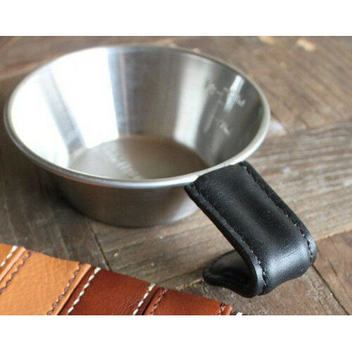 500ml シェラカップハンドル用レザーカバーCHUMS（チャムス） ブービーシェラカップ L 【CH62-1049】をベースに製作した 500ml シェラカップハンドル用レザーカバーです。300ml用のカバーの場合、寸足らずになってしまい...