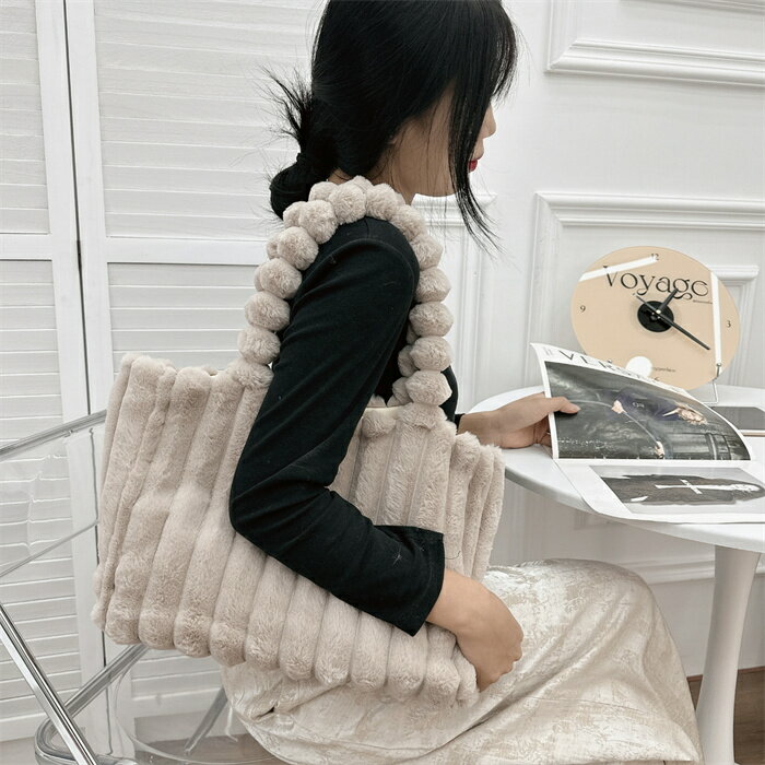 トートバッグ ふわふわ もこもこ レディース ショルダーバッグ手提げバッグ ハンドバッグ うボア 大き..