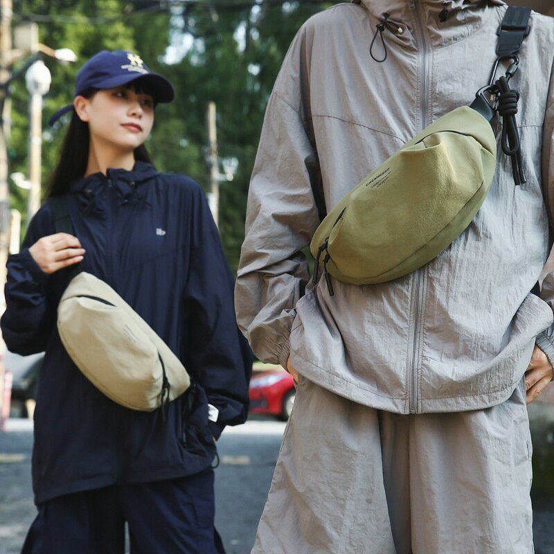 ボディバッグ メンズ レディース ボディーバッグ 小型 バッグ レディースバック スリングバッグ 撥水 男女兼用 ワンショルダー ショルダーバッグ 鞄 通勤 通学 軽量 無地 きれいめ 軽い かわいい ブラック