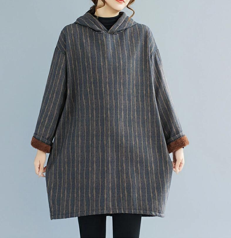 Rakuten - 即納 チュニック 裏起毛 レディース 長袖 スウェット 裏ボア カットソー 秋冬 ロング Tシャツ クルーネック トレーナー 無地 インナー 長袖チュニック 大人 可愛い 大きいサイズ 体型カバー 着痩せ ストレッチ 暖か 柔らか 防寒 女性 お尻が隠れる ブラック 送料無料