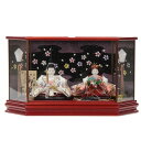 雛人形 親王ケース入り 小出松寿 おぼこ雛 四寸 京刺繍 hn188 hs378 幅57cm 六角メタリックレッドケース 2人 (24hina-ya-to041...