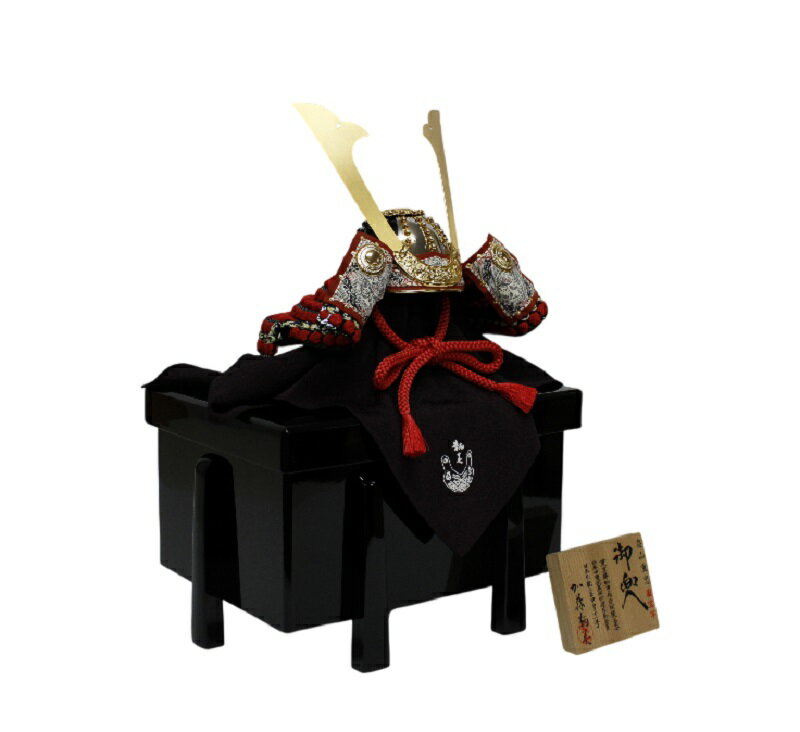 兜飾り 単品飾り　加藤鞆美作　1/3　畠山重忠　兜　国宝　雲たすき（正絹　赤） F57-302T　櫃に収納