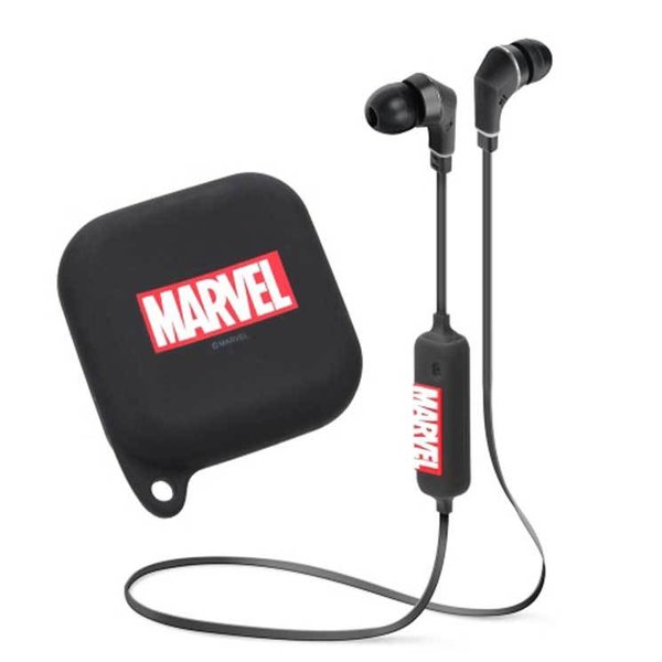 対応:iPhone スマートフォン デザイン:ロゴ/ブラック 説明:「PG-BTE1SD03MVL」は、「MARVEL」ロゴデザインのBluetooth 4.1搭載ワイヤレスステレオイヤホンです。省電力、高速通信のBluetooth4.1を搭載し、ワイヤレスで音楽を楽しめます。音楽再生/停止、着信応答/終話やボリューム調整が、手元で快適にできるリモコンマイクを搭載。リモコンマイク部にはボックスロゴがクールなシリコン製リモコンカバー付属で手に馴染みやすく、キズや汚れから保護します。片手で開閉できるシリコン製の収納ポーチ、フィット感を選べる3サイズのイヤーピース付属。本体サイズはリモコン部がW12×H45×D8.5mm、イヤホン部がW21×H26×D12mm、コード長は50cmです。 梱包内容:ワイヤレスイヤホン メーカー:PGA 型番:PG-BTE1SD03MVL お取り寄せ商品について: メーカーの欠品または生産終了時は、当店よりご注文をキャンセルさせて頂く場合がございます。予めご了承ください。