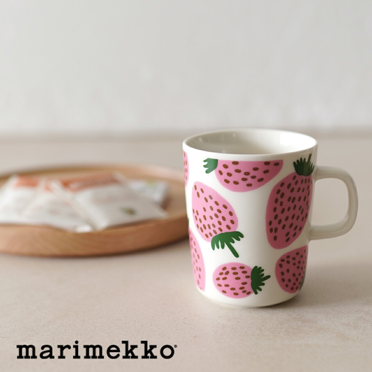 【アジア限定】マリメッコ marimekko マンシッカ マグカップ Mansikka Mug 2.5dl イチゴ柄 コーヒーカップ レディース 52239472749 　0411のサムネイル