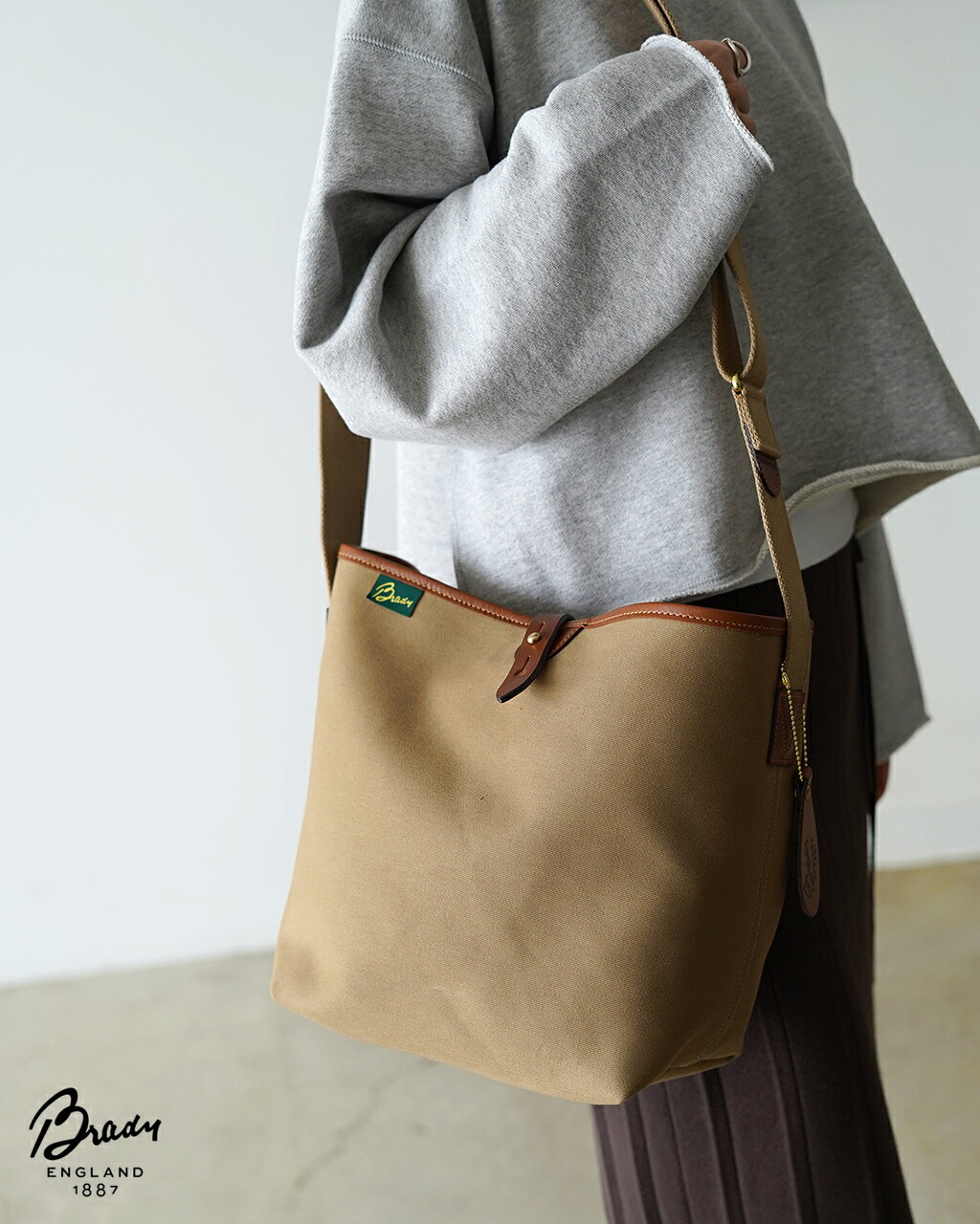 バッグ Unisex ブレディ Brady アッシュダウン ミディアム ショルダーバッグ 英国製 レディース メンズ ASHDOWN MEDIUM 0127