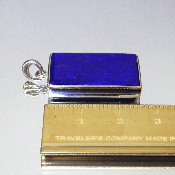 【最高品質クラス 完全天然石】ラピスラズリペンダント（金具含む重さ8g たて26mm 横幅17mm 厚さ4mm）茶色本革製ネックレス付 ＜写真現物販売＞ ※ネックレスは長さが選べます