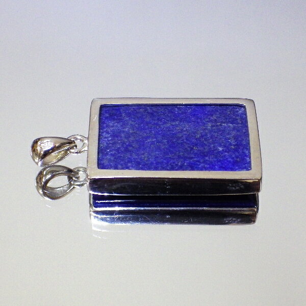 【最高品質クラス 完全天然石】ラピスラズリペンダント（金具含む重さ8g たて26mm 横幅17mm 厚さ4mm）茶色本革製ネックレス付 ＜写真現物販売＞ ※ネックレスは長さが選べます