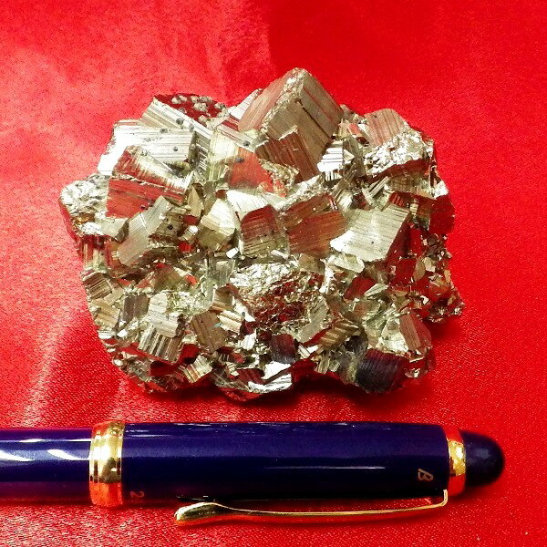  最高品質 ペルー産 パイライト原石クラスター（重さ 290g 高さ約5cm 横...