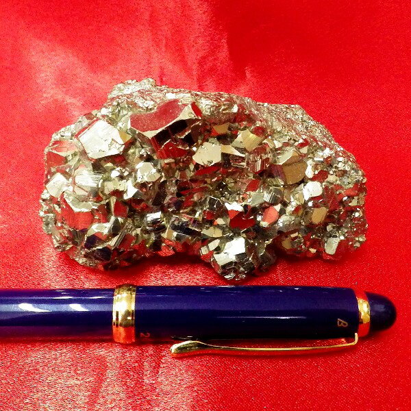  最高品質 ペルー産 パイライト原石クラスター（重さ 255g 高さ約3.5cm ...