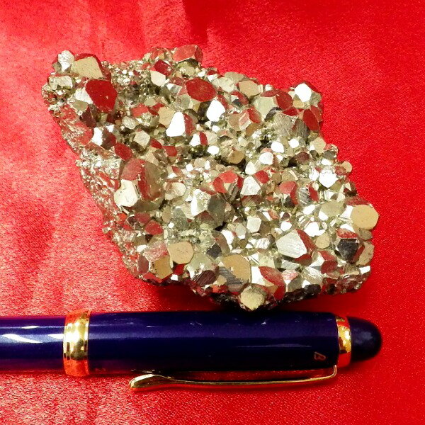  最高品質 ペルー産 パイライト原石クラスター（重さ 237g 高さ約4.6cm ...