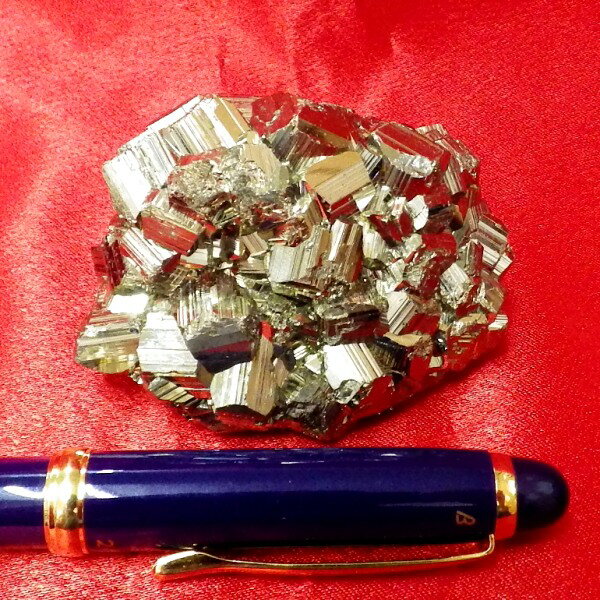  最高品質 ペルー産 パイライト原石クラスター（重さ 193g 高さ約4cm 横...