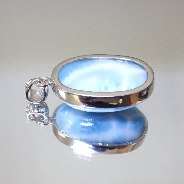 【ドミニカ産 最高品質】完全天然ラリマーペンダント（金具含む重さ9g 縦25mm 横幅16mm 厚さ9mm 茶色本革製ネックレス付）★写真現品販売 大変貴重な大粒ラリマーを贅沢に使用