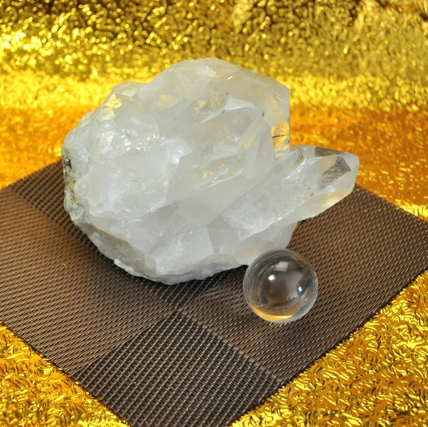 水晶原石クラスター 大型サイズ（重さ683g 高さ約9cm 横幅約12cm 奥行約9cm ブラジル産 　完全天然石 写真現品販売）